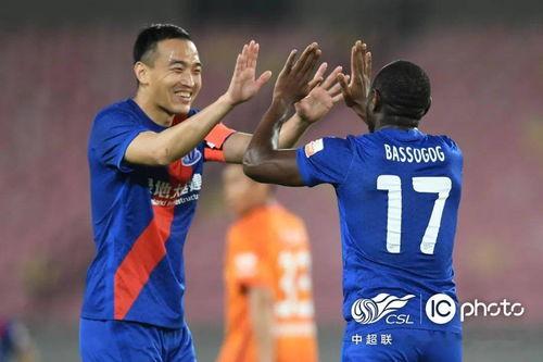 足坛名记爆料视频大全下载,揭秘足球圈幕后故事  第1张