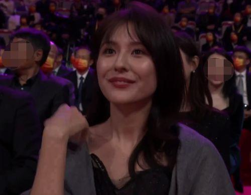 娱乐圈艺人爆料黄瓜特效,黄瓜竟成明星护肤神器，揭秘黄瓜特效背后的秘密  第1张